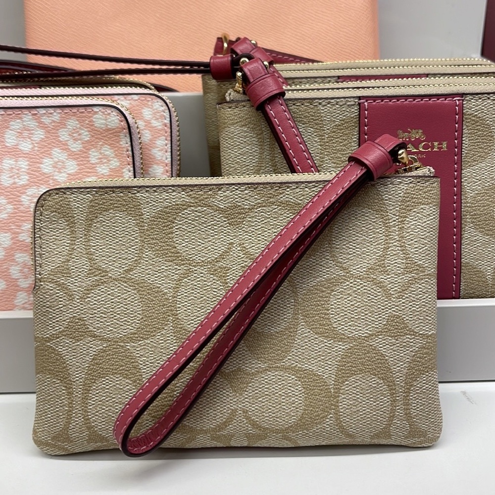 Coach Corner Zip Wristlet In Signature Canvas IM/Khaki Multi /Rouge - Picture 13 of 16